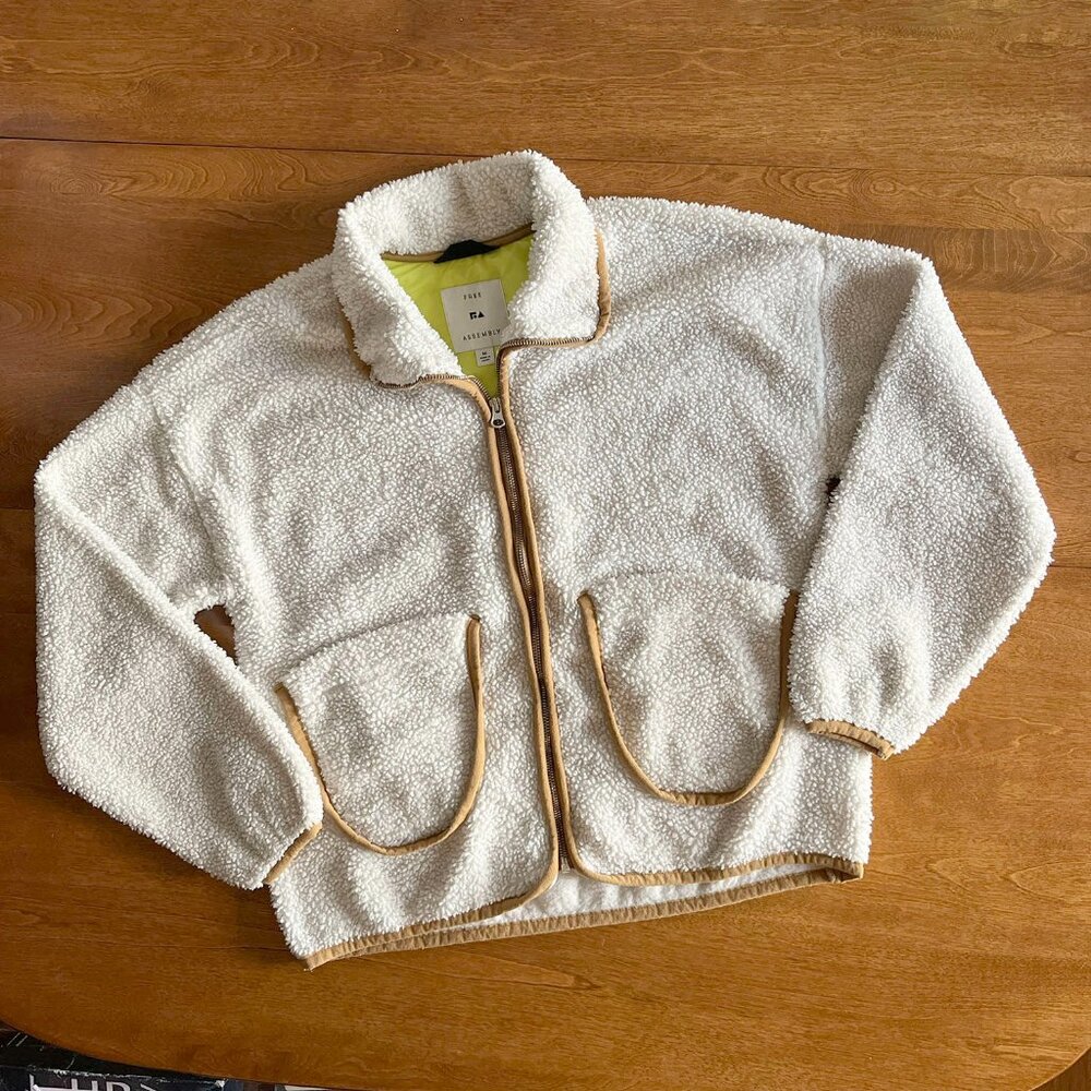 Free Assembly ivory fleece jacket M